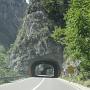 Zo dicht zitten de tunnels dus achter elkaar. De ene keer 100 meter of meer en een andere keer slecht 25 meter.